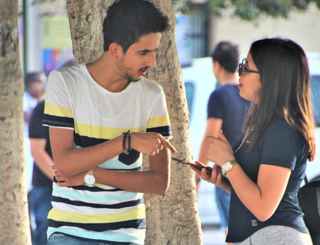 How to Reconnect to Your Phone Addicted Wife - by Dan Dore 4 Wife always on her phone